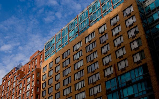 Report says lower income professionals are keeping NYC rental market affordable