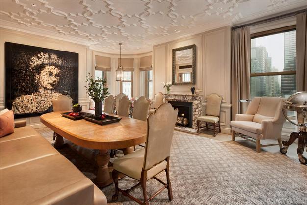 Living room in the Astor Suite